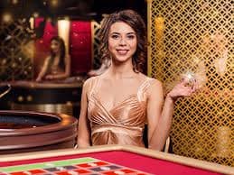 Màn hình game bắn cá azbet88 với đồ họa sống động và nhiều loại cá